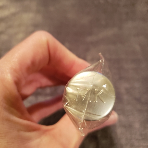 Mary Kay Retractable Powder Brush - Picture 3 of 3